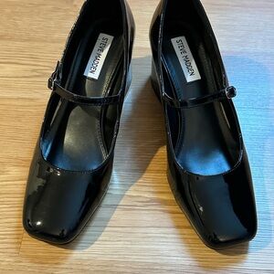 Women’s Steve Madden Mary Jane’s Black patents leather size 9.5